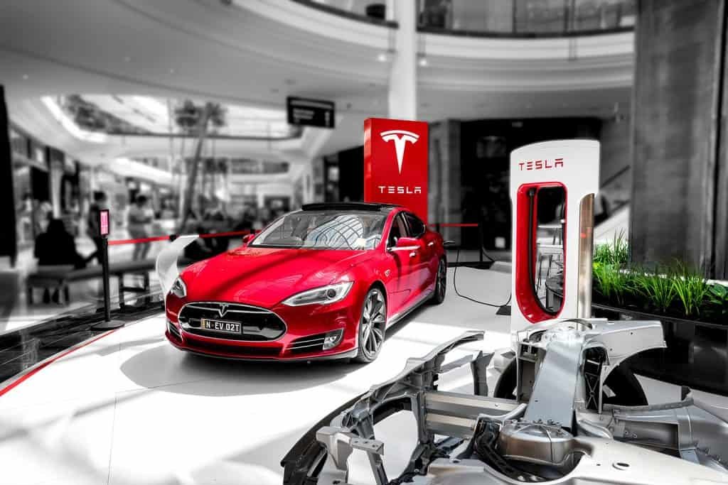 Tesla at Chadstone Shopping Centre featured image by expocentric.com.au