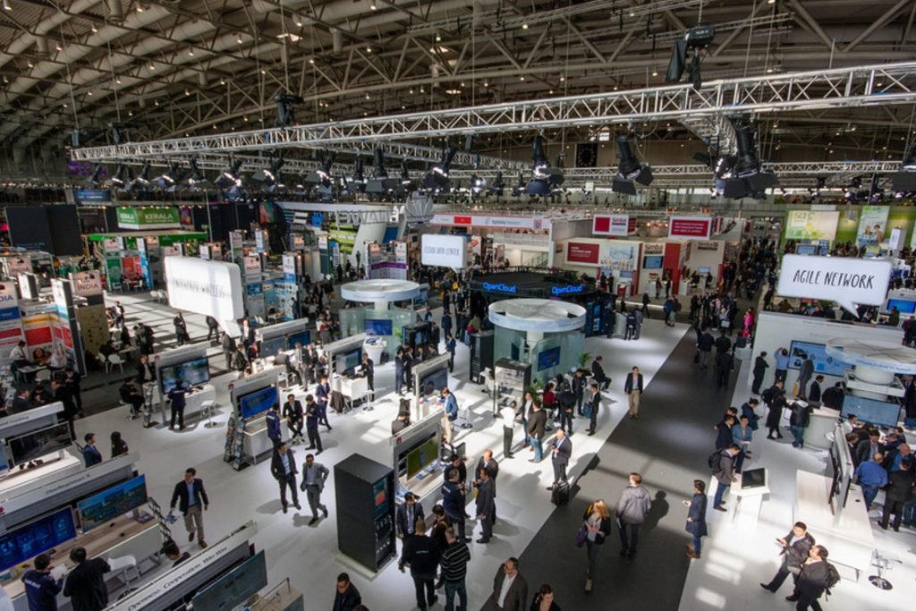 6 Creative Ways to Attract Visitors to Your Conference Stand featured image by expocentric.com.au